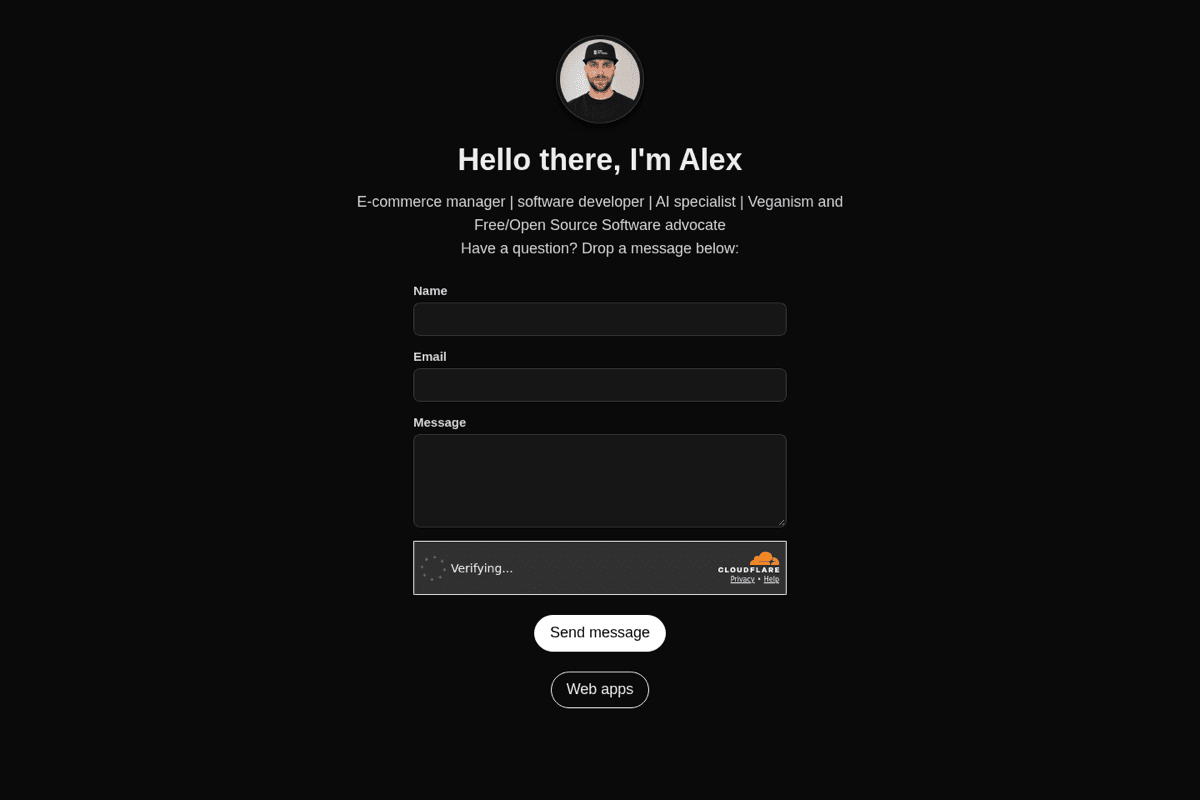 Screenshot above the fold in dark mode del sito personale alexperetto.com